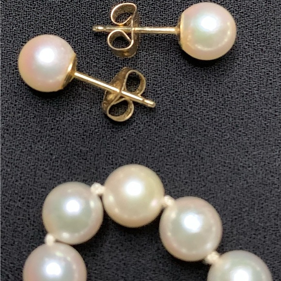 Classic Natural Pearl Necklace with Matching Earring Set - Picture 4 of 11